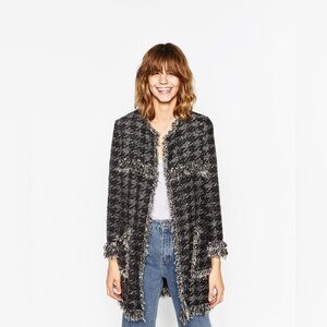 Excellent condition Zara XS frayed tweed jacket coat black and white